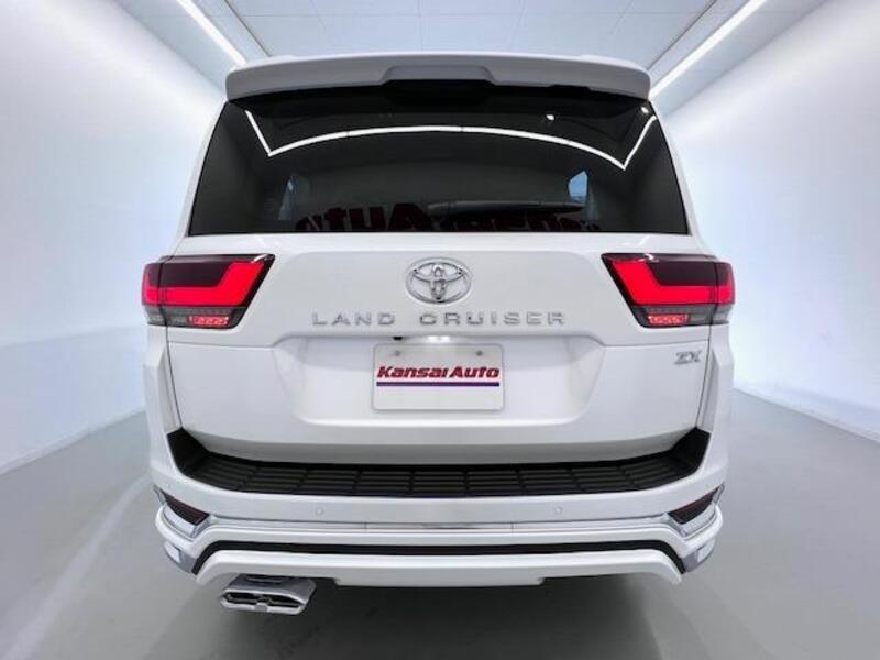 LAND CRUISER