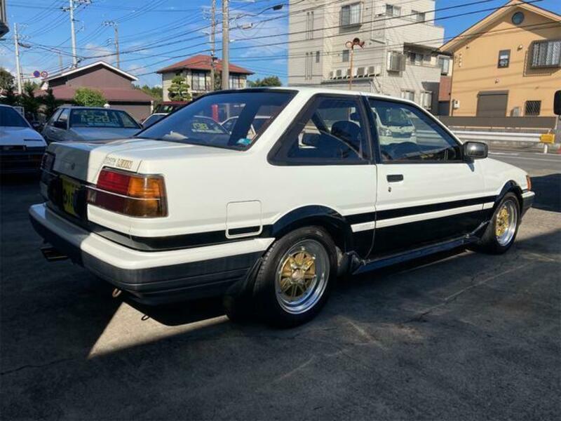 COROLLA LEVIN