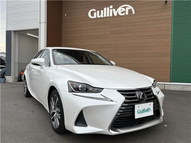 LEXUS IS