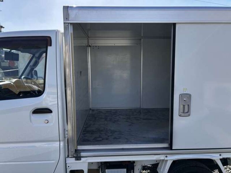 MINICAB TRUCK