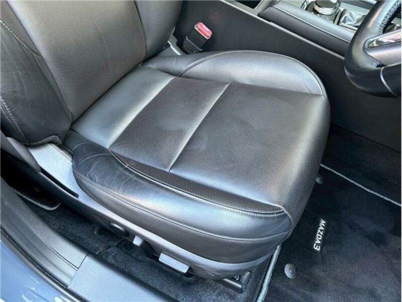 MAZDA3
