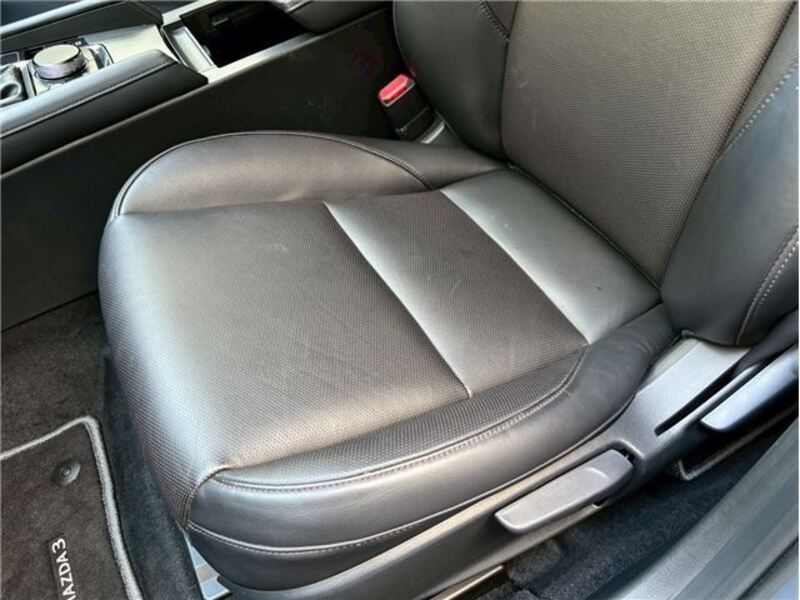 MAZDA3