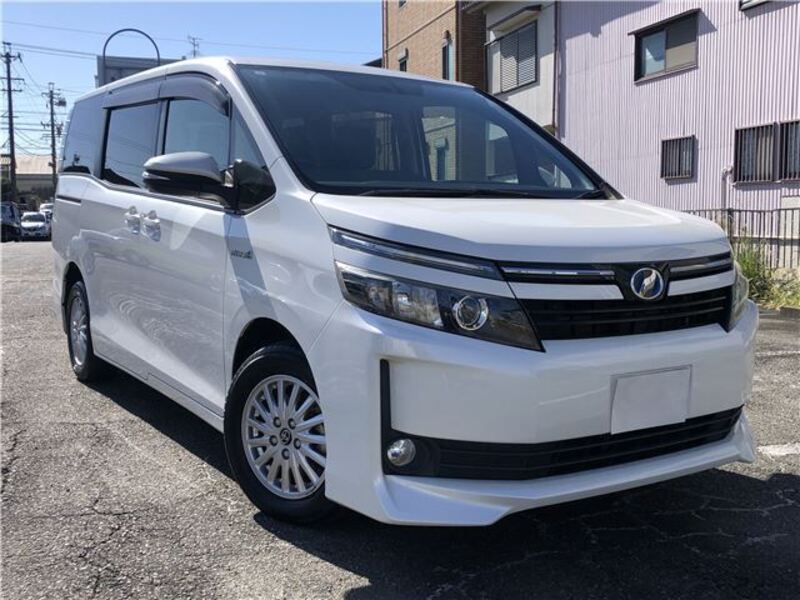 TOYOTA VOXY