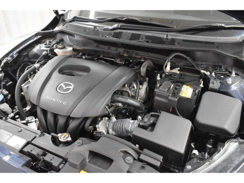 MAZDA2