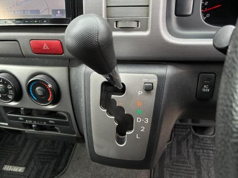 HIACE VAN