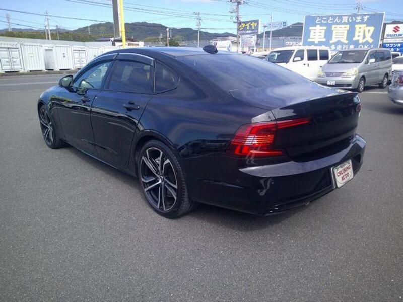 S90