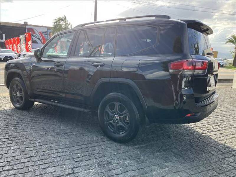 LAND CRUISER