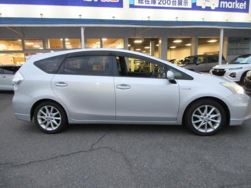 PRIUS ALPHA