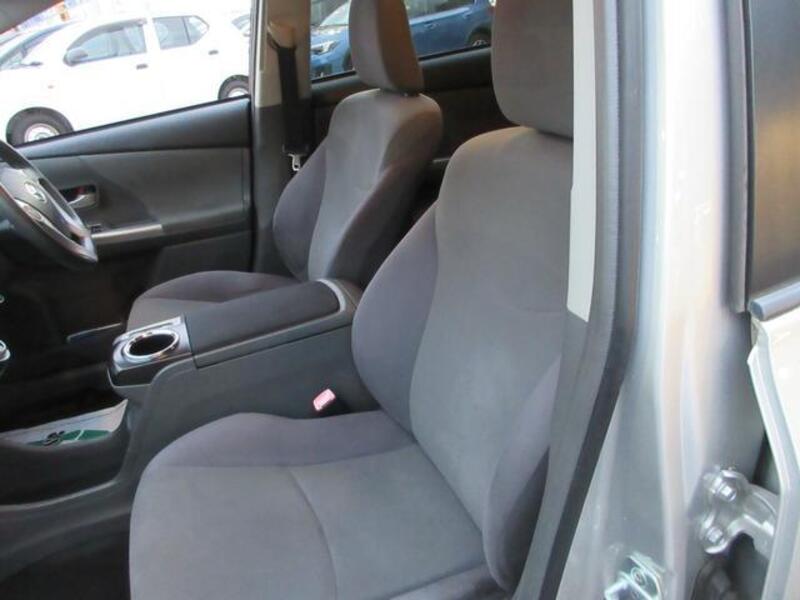 PRIUS ALPHA