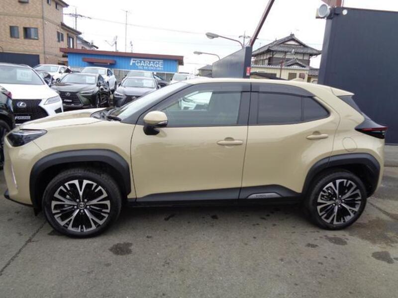 YARIS CROSS