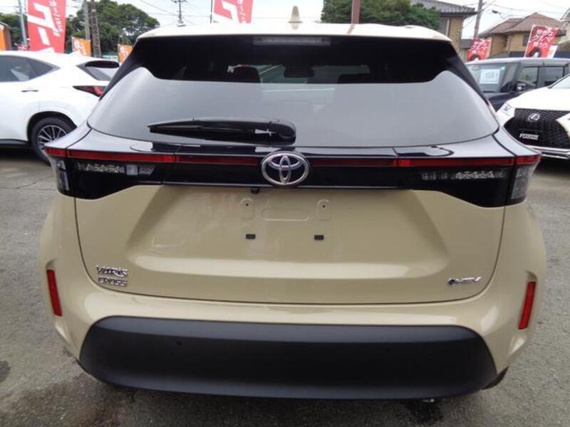 YARIS CROSS