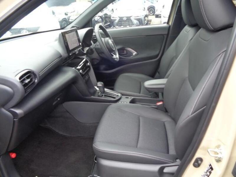 YARIS CROSS