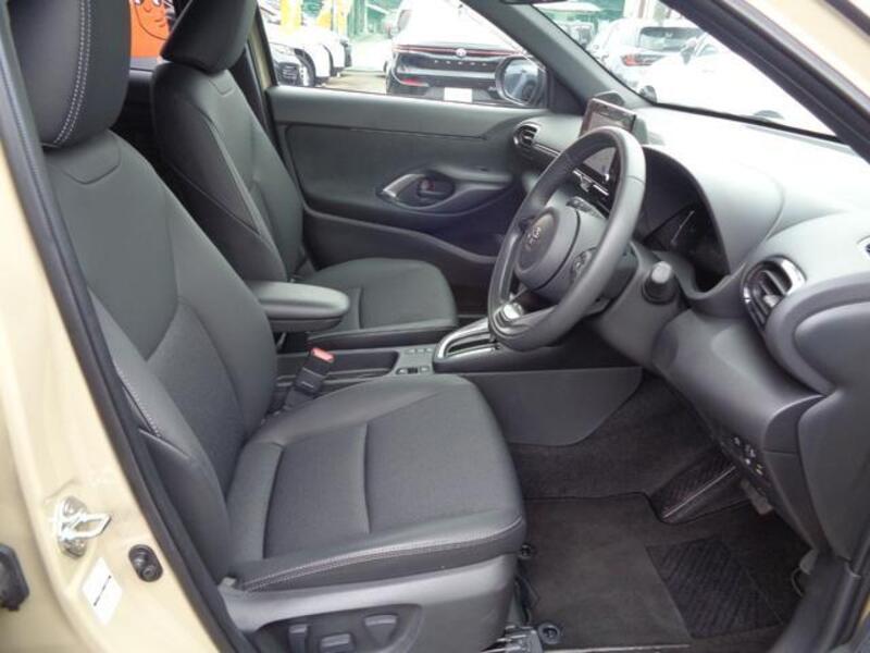 YARIS CROSS