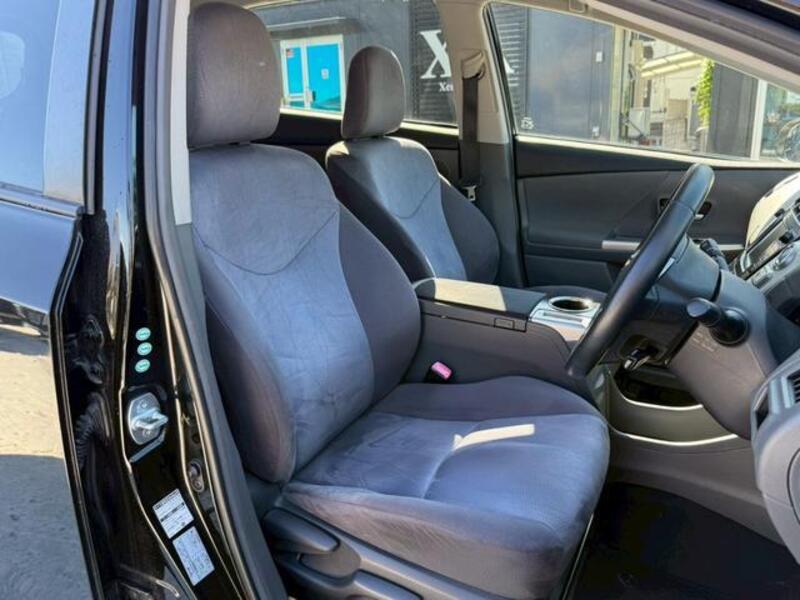 PRIUS ALPHA