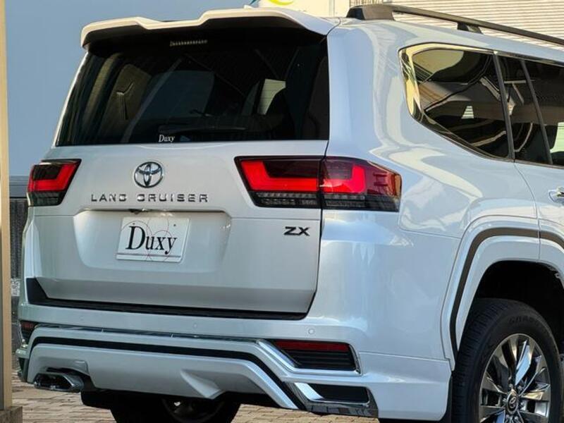 LAND CRUISER
