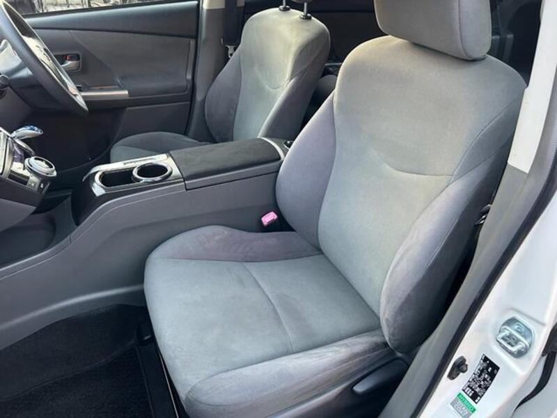 PRIUS ALPHA