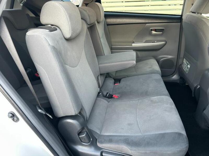PRIUS ALPHA