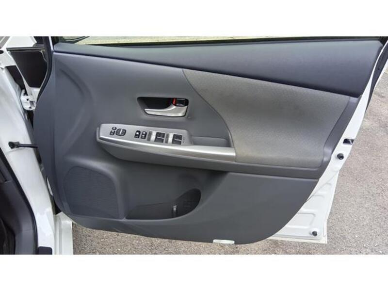 PRIUS ALPHA