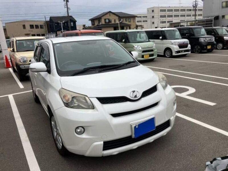 TOYOTA IST