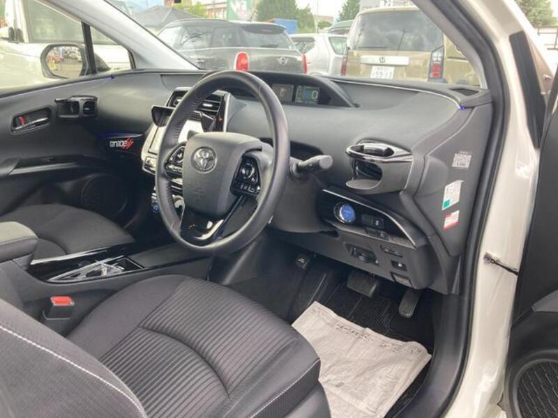 PRIUS PHV