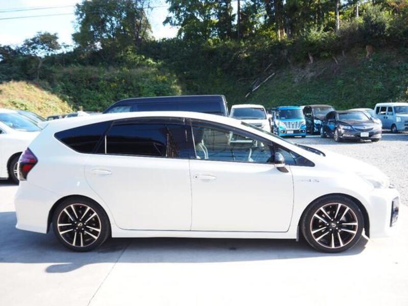 PRIUS ALPHA