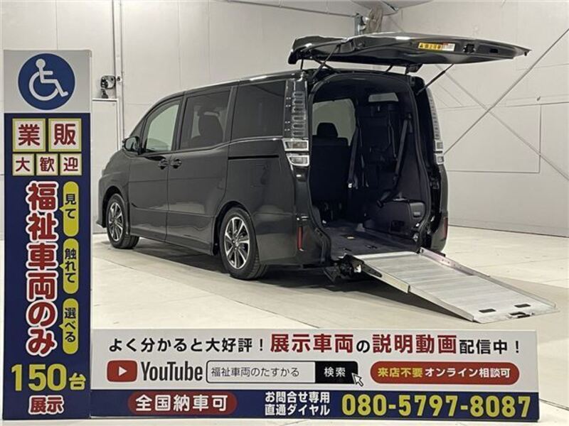 TOYOTA VOXY