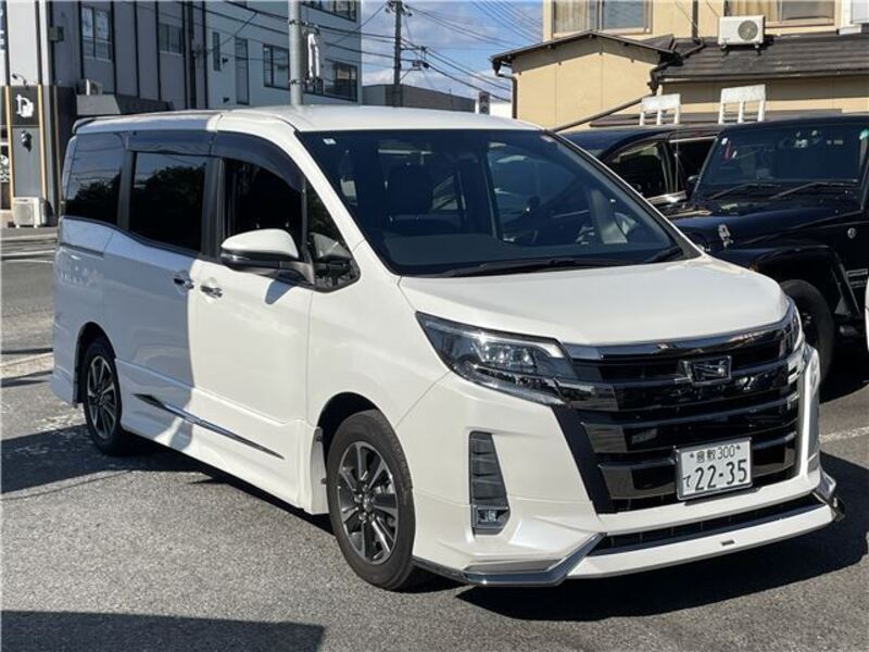 TOYOTA NOAH