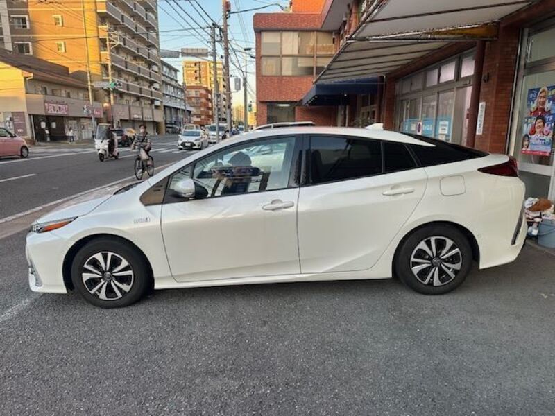 PRIUS PHV