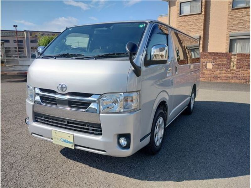 TOYOTA HIACE VAN