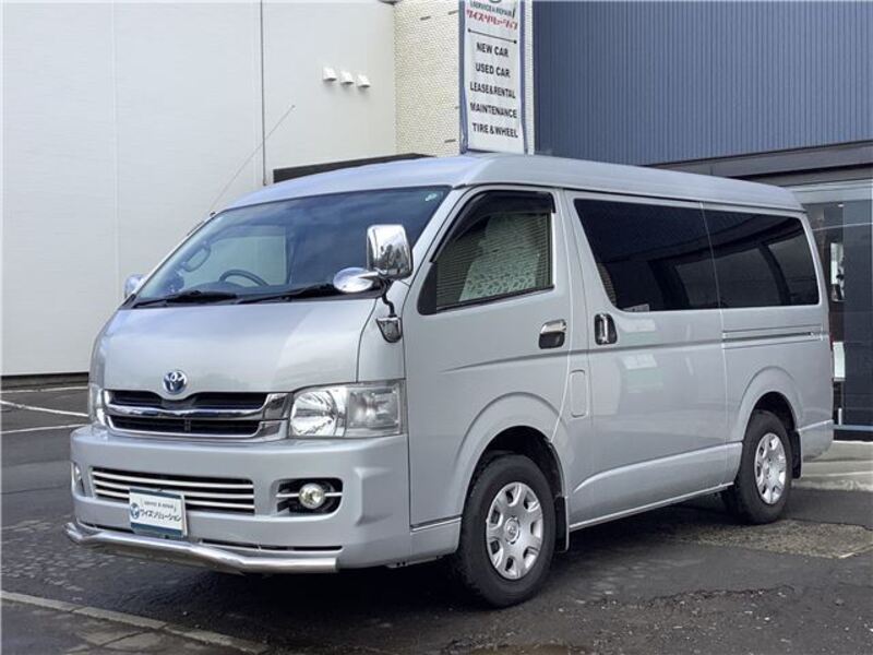 TOYOTA HIACE
