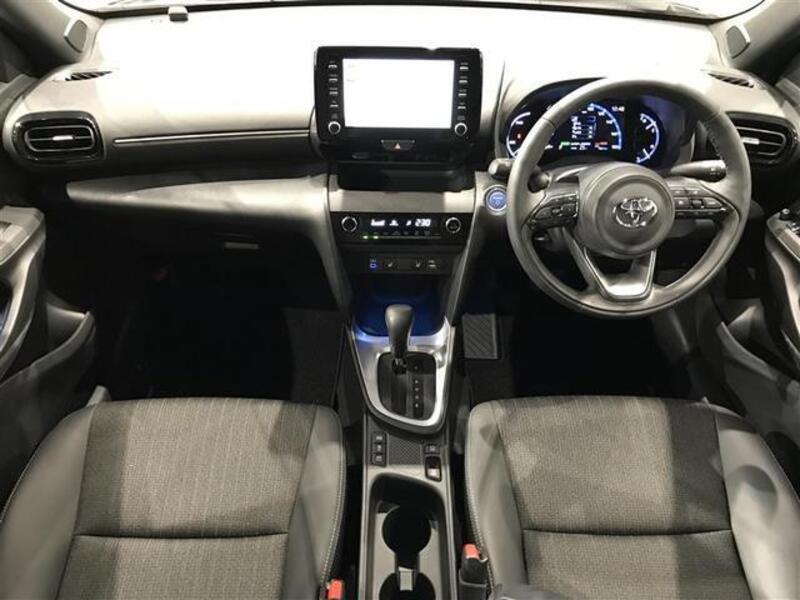 YARIS CROSS