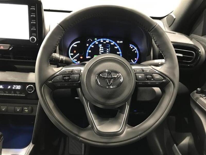 YARIS CROSS