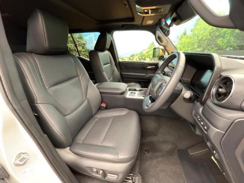 LAND CRUISER 250