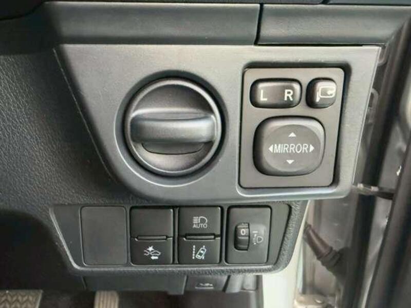 COROLLA AXIO