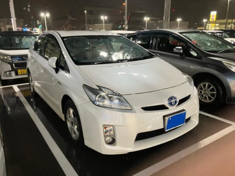 TOYOTA PRIUS