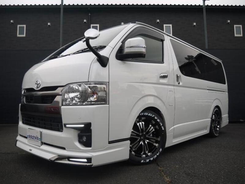 TOYOTA HIACE VAN