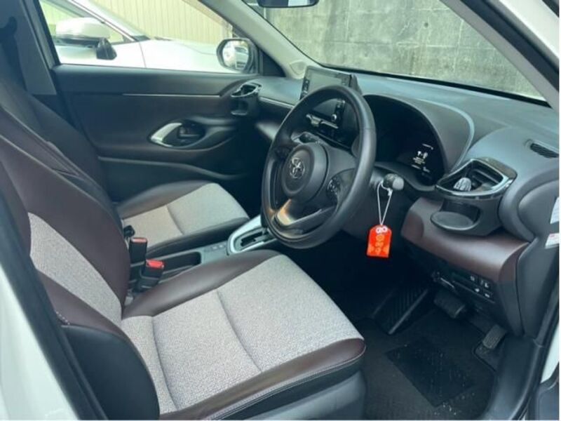 YARIS CROSS