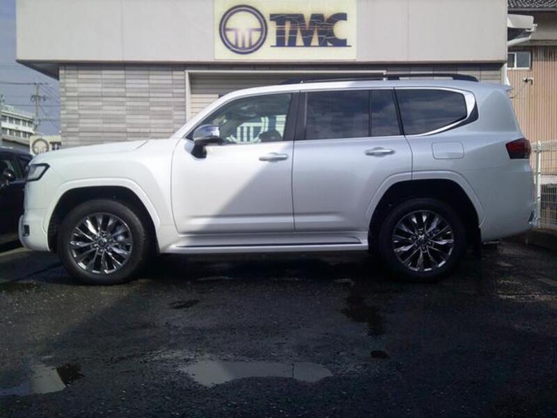LAND CRUISER
