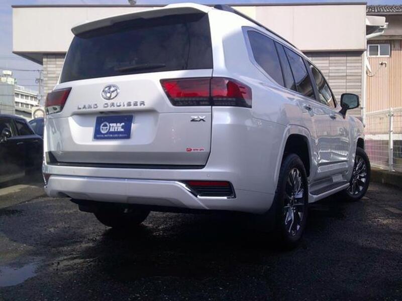 LAND CRUISER