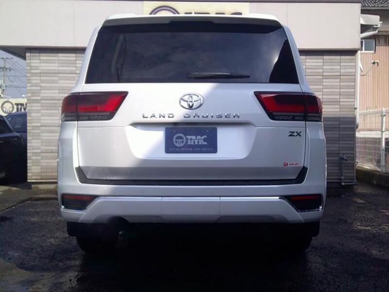 LAND CRUISER