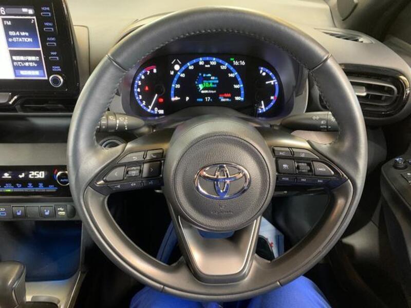 YARIS CROSS