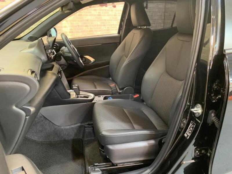 YARIS CROSS