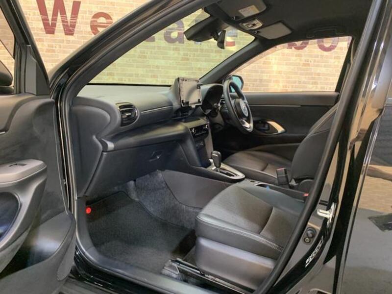 YARIS CROSS