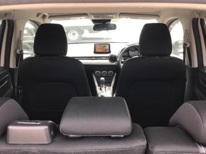 MAZDA2