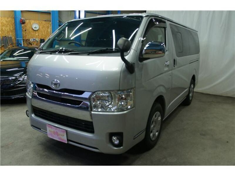 TOYOTA HIACE