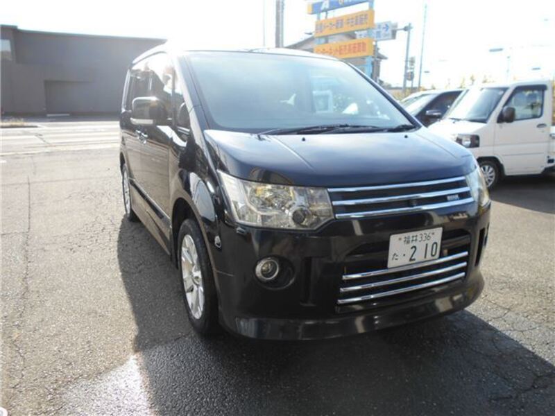 MITSUBISHI DELICA D5