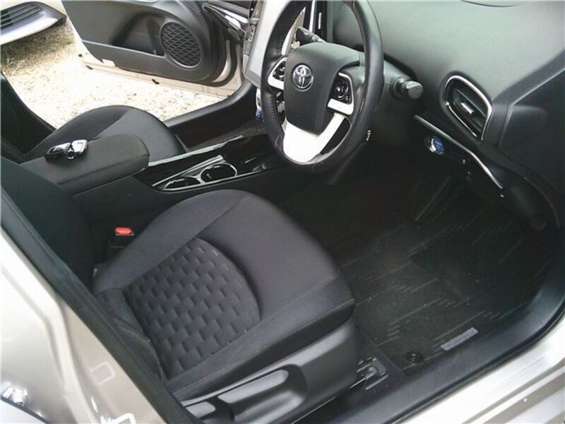 PRIUS PHV