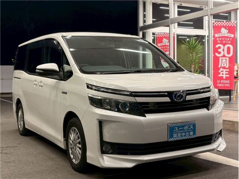 TOYOTA VOXY