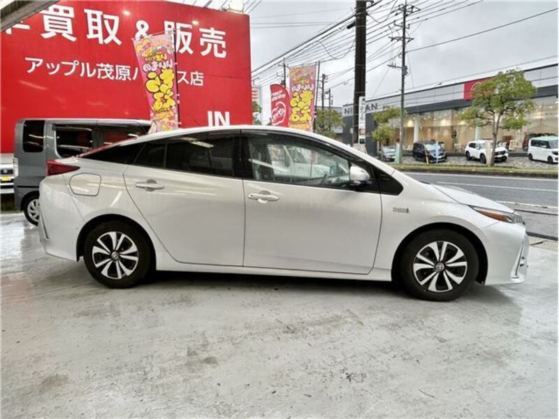PRIUS PHV