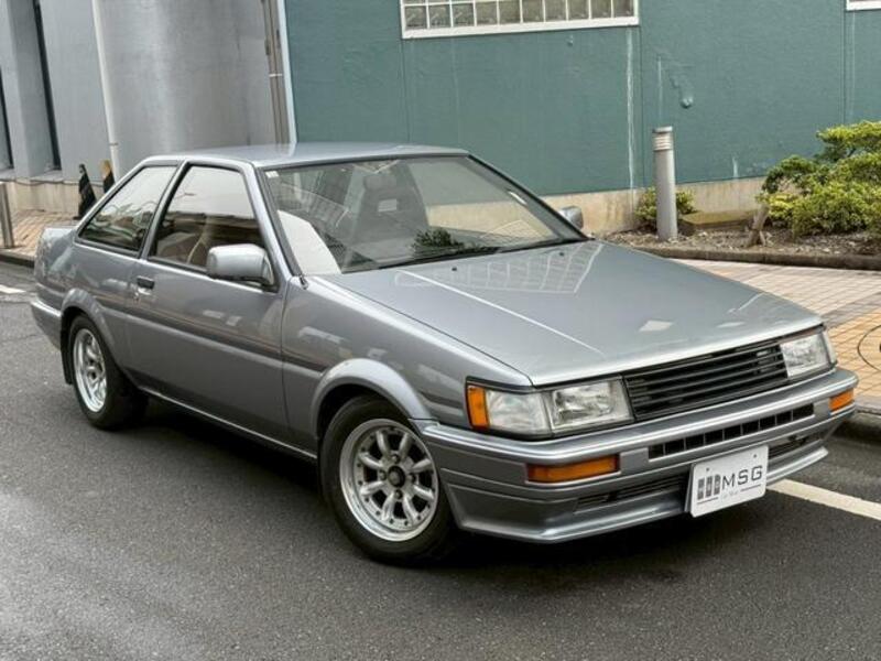 COROLLA LEVIN